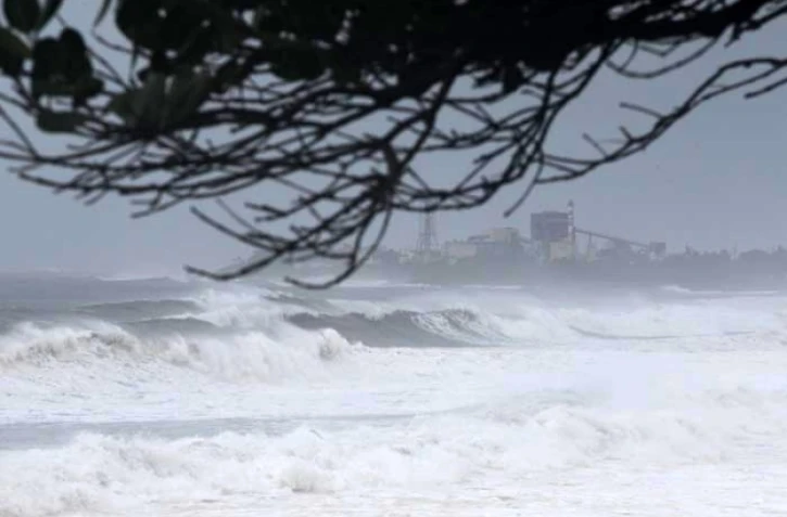 Dimanche 12 Février 2012

Cyclone Giovanna  houle dans le nord est de l'île
