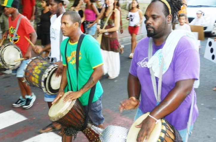 Samedi 18 février 2012 - Défilé carnavalesque à l'Etang-Salé (photo D.R)