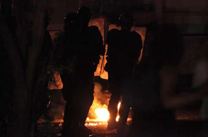 Jeudi 23 février 2012 - Troisième nuit d'incidents au Chaudron