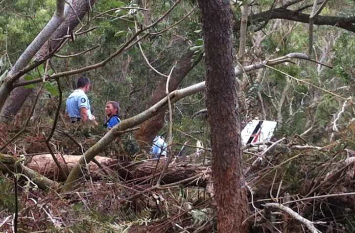 Samedi 25 février 2012 - Un avion de toursme s'écrase au Maïdo