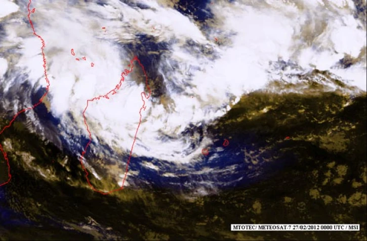 Lundi 27 février 2012 - La dépression sur terre ex-Irina sur Madagascar (image satellite www.mtotec.com)