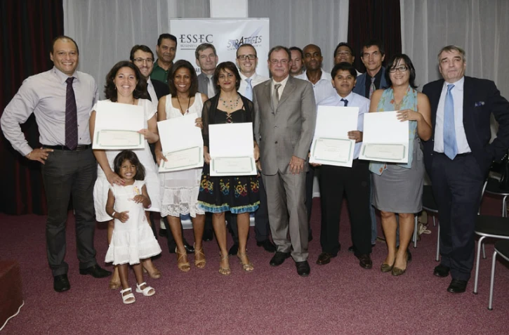 Les 17 lauréats de la troisième promotion de l'Essec à La Réunion (Photo DR)