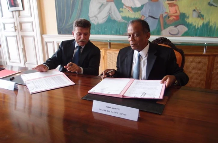 Mardi 13 mars 2012 - Signature de convention entre la ville de Saint-Denis et l'État (photo Émilie Sorres)