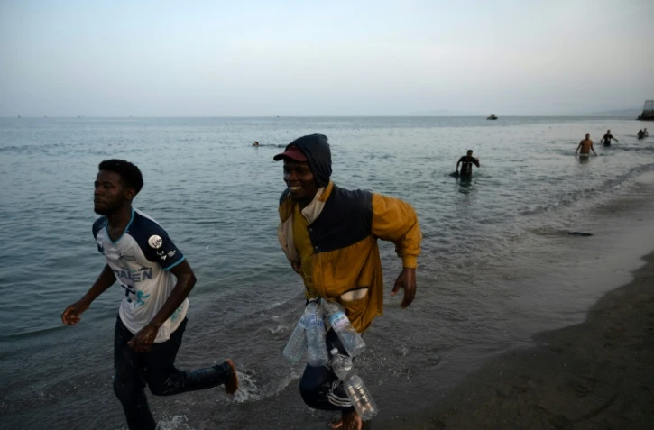 Des hommes arrivés dans l'enclave espagnole de Ceuta, en Afrique du Nord, le 31 juillet 2026