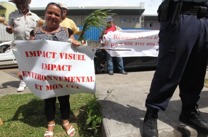 Jeudi 22 Mars 2012


Eleveurs et commerçants manifestent contre la charte