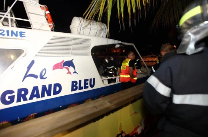 Samedi 24 mars 2012 - Incendie à bord du Grand Bleu photo Philippe Boyer pour imaz press reunion