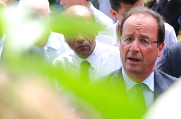 Dimanche 1er avril 2012 - François Hollande, candidat du PS pour la présidentielle, visite la ferme photovoltaïque du Gol à Saint-Louis (Photo www.image-reunion.re)