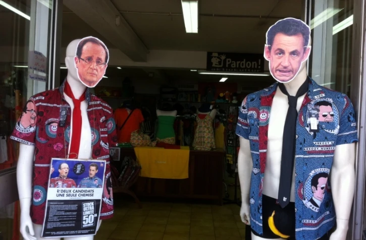 Chemise Pardon! à l'effigie des candidats Hollande et Sarkozy, le 4 avril 2012 à Saint-Pierre.