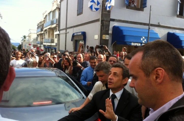 Bains de foule pour Nicolas Sarkozy le 4 avril 2012