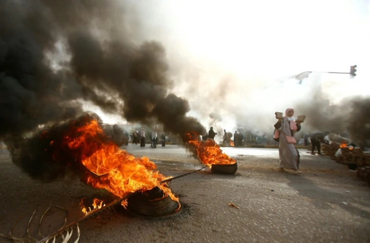 Un protestataire sur une barricade à Khartoum, le 3 juin 2019