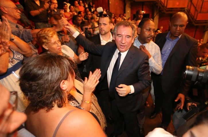 Dimanche 8 avril 2012 - François Bayrou au théâtre de Champ Fleuri à Saint-Denis