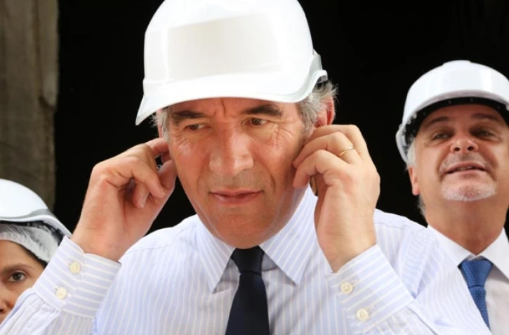 Lundi 9 avril 2012 - Visite de François Bayrou à la centrale thermique de Bois Rouge à Saint-André