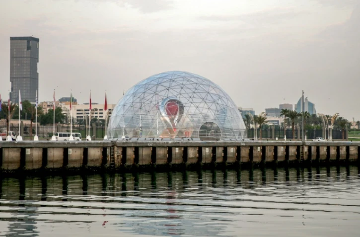 Photo du dôme abritant le compte à rebours jusqu'au coup d'envoi du Mondial-2022 de football au Qatar, prise le 4 août 2022 à Doha