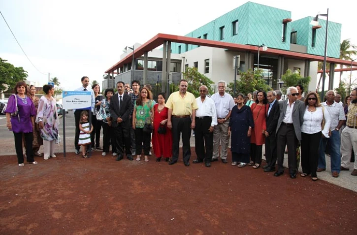 Mercredi 18 avril 2012 - Inauguration de la place Abou Bakar Omarjee à Saint-Pierre (photo D.R)