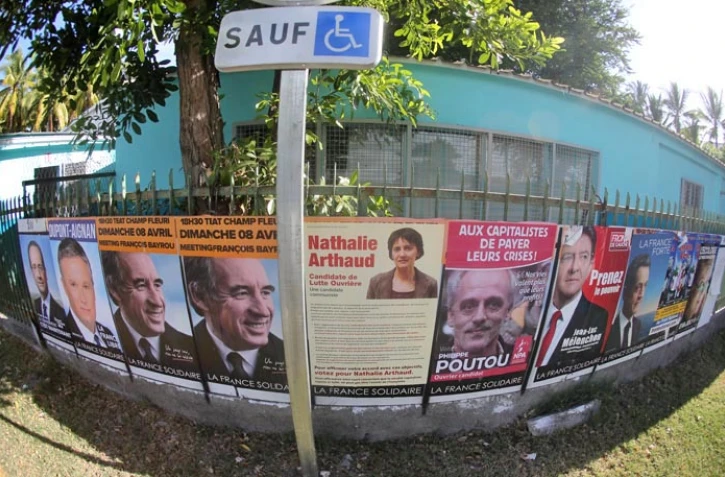 Affiches des candidats pour le premier tour de l'élection présidentielle le dimanche 22 avril 2012