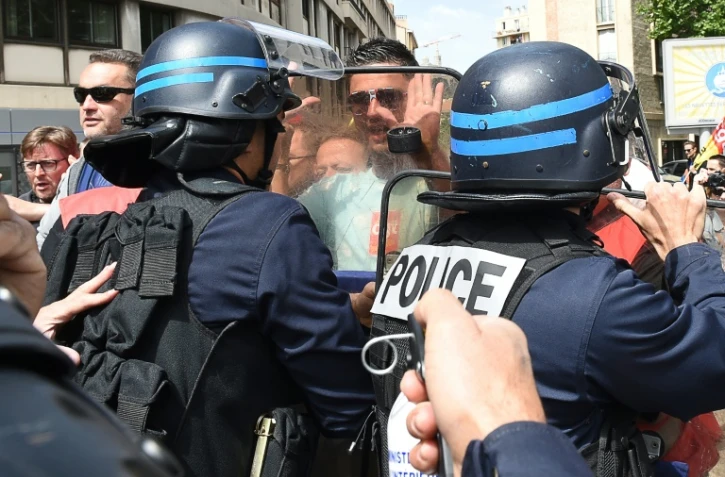 La police disperse des manifestants à Marseille le 25 mai 2016