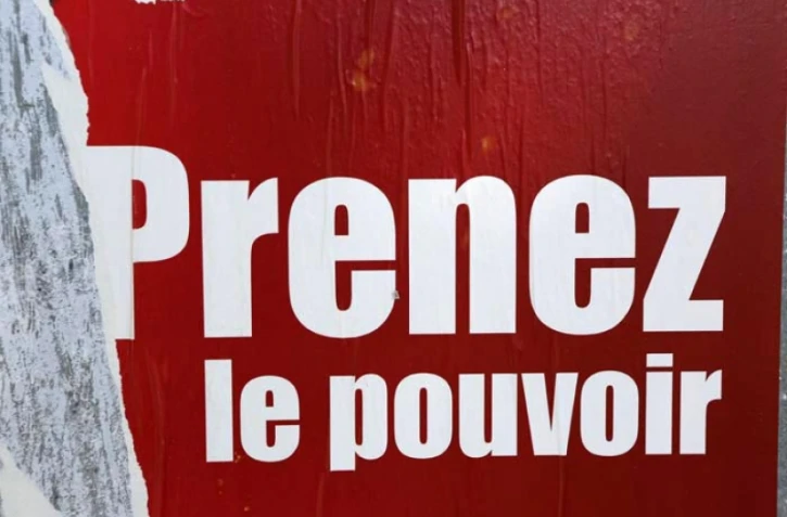 Panneaux d'affiches électorales pour la présidentielle 2012