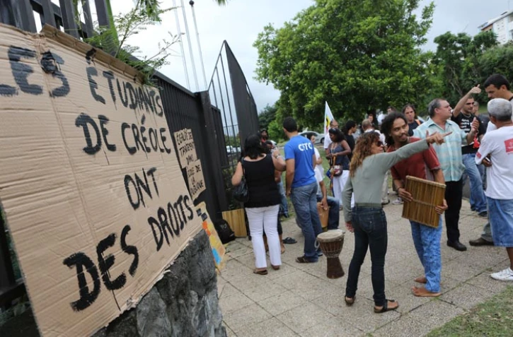 Mercredi 25 Avril 2012

Rassemblement du collectif de soutien à l'étudiante-stagiaire en Master de créole
