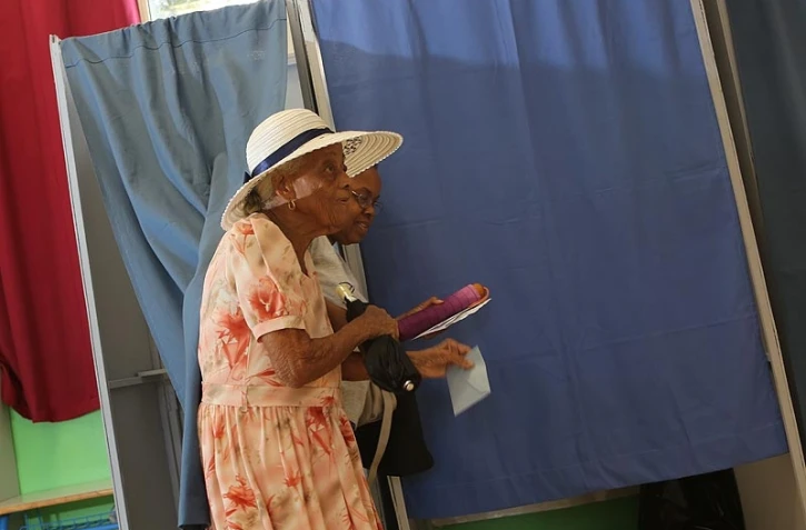 Dimanche 6 Mai 2012
2eme tour des élections présidentielle