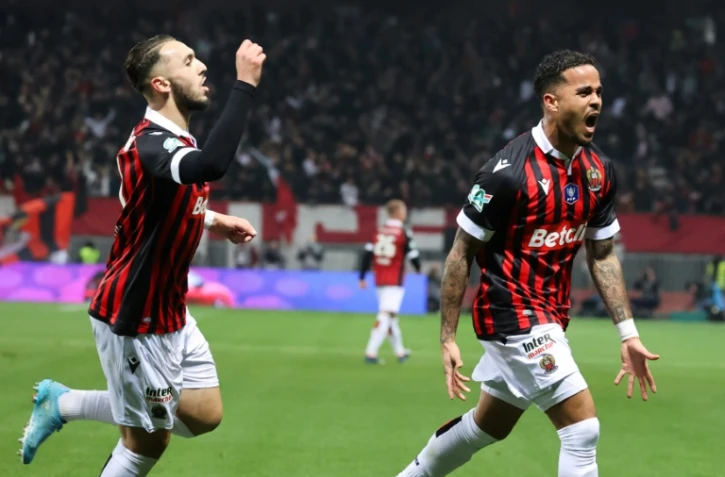 Les attaquants de Nice Amine Gouri (g) et Justin Kluivert lors du match contre Marseille en quart de finale de Coupe de France, le 9 février 2022 à Nice