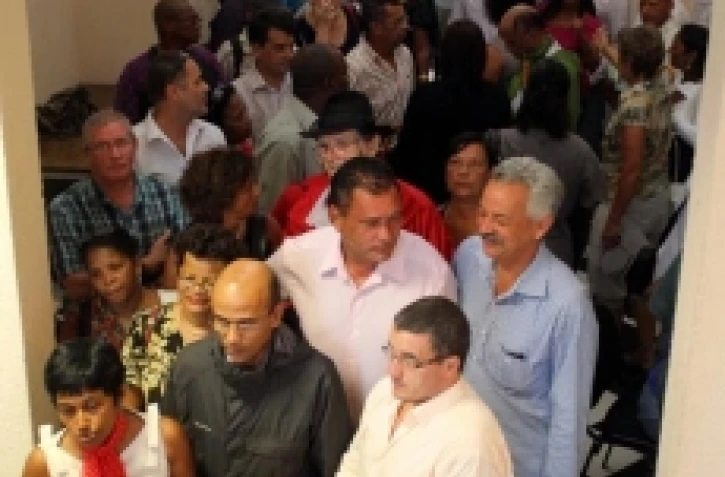 Lundi 14 Mai 2012

Dépôt des candidatures pour les législative  ce matin à la préfecture de Saint-Denis