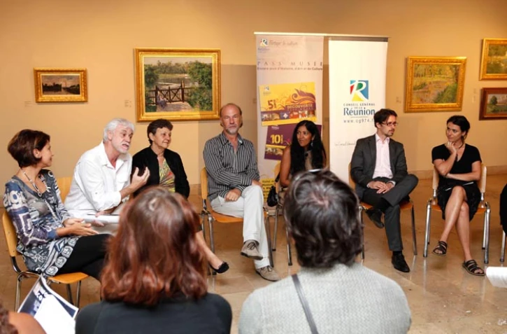Vendredi 18 mai 2012 - Michèle Caniguy, entourée des directeurs et conservateurs des musées et des deux partenaires de la Convention, Ecole des Beaux Arts et Ecole de l'architecture (Bruno Bamba - Service Communication du Conseil