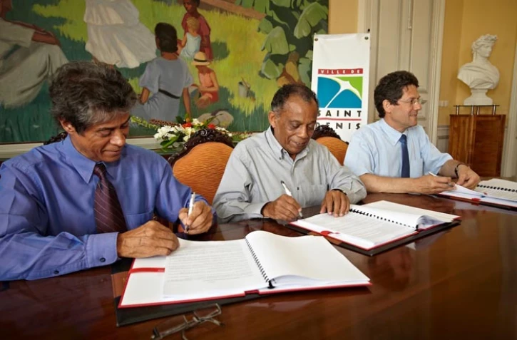 Mercredi 30 mai 2012 - Signature du traité de concession du futur Espace Océan (photo D.R)
