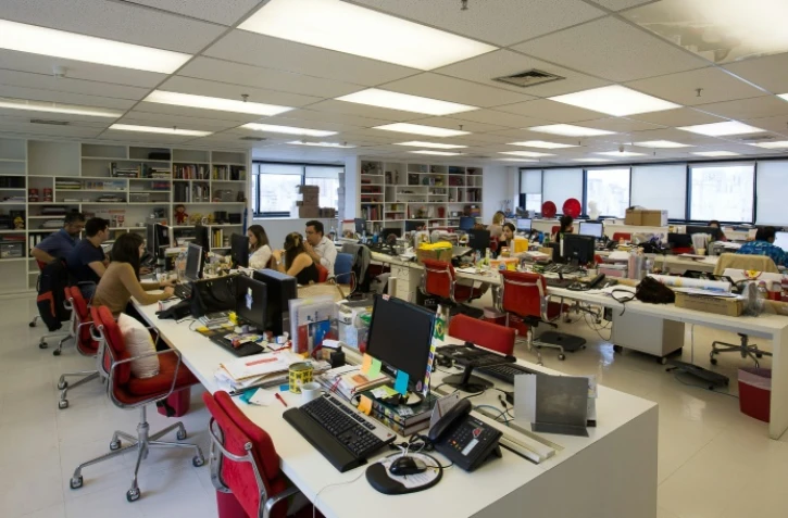 Pour 58% des salariés, le travail en open space favorise les incivilités (impolitesse, irrespect, violences verbales ou physiques)