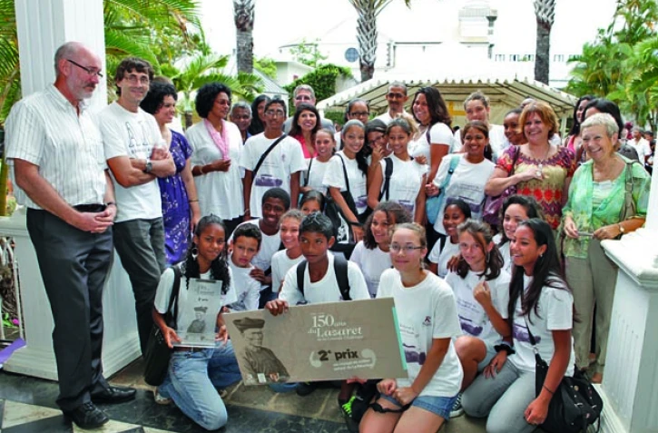 Collège Guy Môquet de Saint-Benoît lors de la remise des prix du concours "150ème anniversaire du Lazaret de la Grande Chaloupe" - Photo Alexandre Rivière (Service Com du Conseil général)