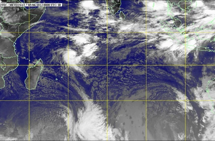 Perturbation tropicale dans la zone Océan Indien (image satellite www.mtotec.com)