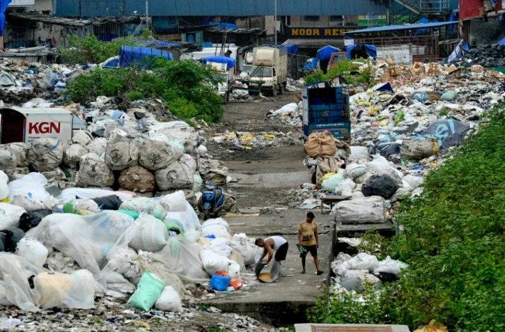 Une décharge de déchets plastique à Bombay, le 13 septembre 2024
