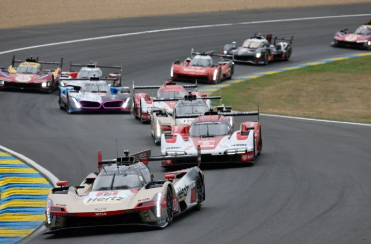 Départ des concurrents des 24h du Mans, le 14 juin 2025