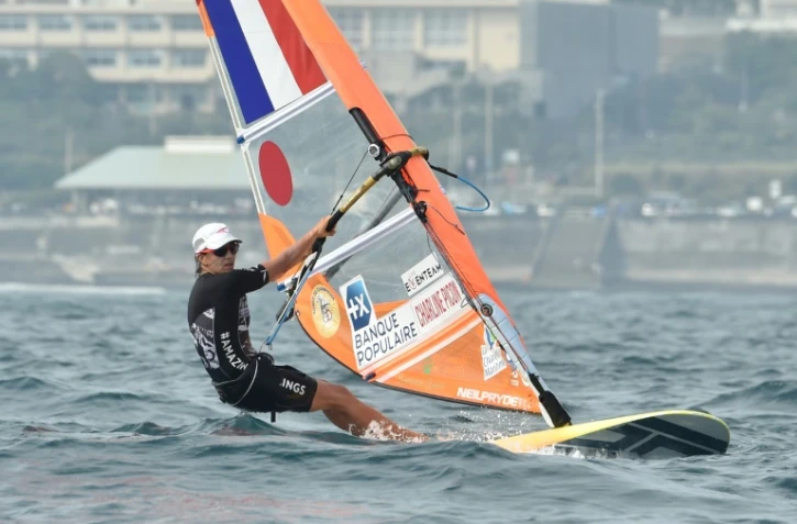 La française française Charline Picon, lors d'une compétition test de planche à voile (RS:X) en vue des jeux Olympiques de Tokyo, le 21 août 2019 au large de Enoshima dans la préfecture de Kanagawa