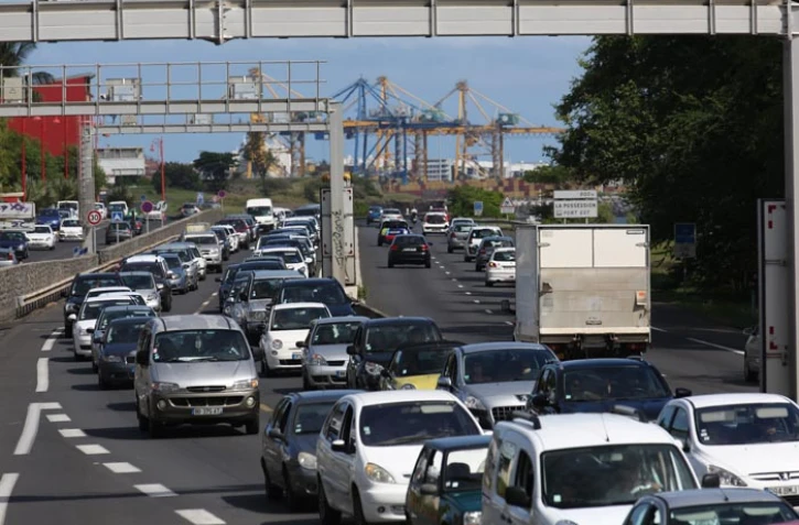 Embouteillages à l'entrée de route du littoral