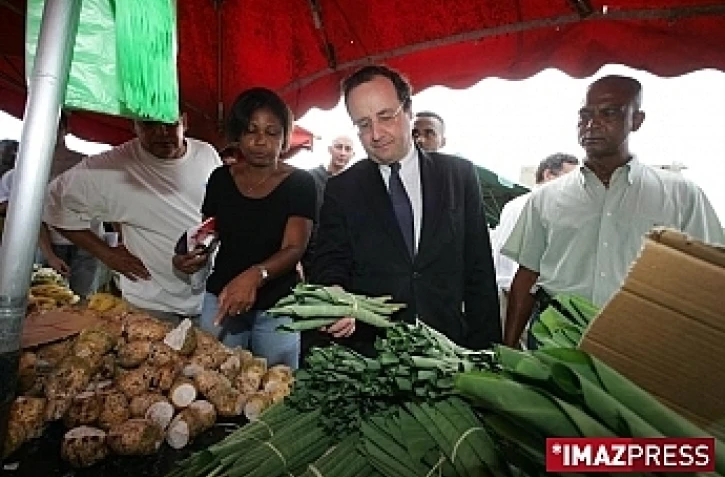 Monique Orphé lors de la visite de François Hollande à La Réunion (photo archives)
