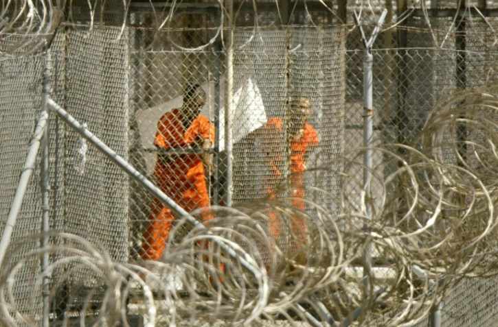 Des détenus le 27 janvier 2002 à Guantanamo
