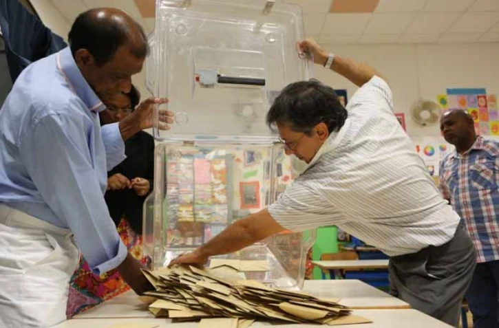 Dimanche 17 Juin 2012
Dépouillement à l'école primaire d Joinville