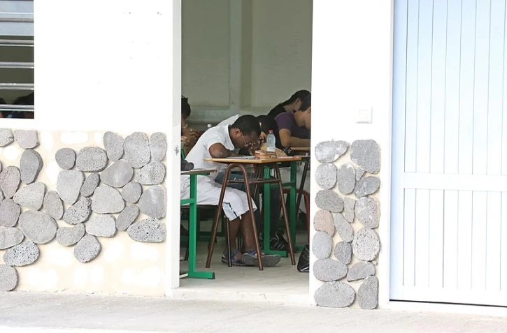 Lundi 18 Juin 2012

Baccalauréat 2012 au lycée Jean Hinglo au Port