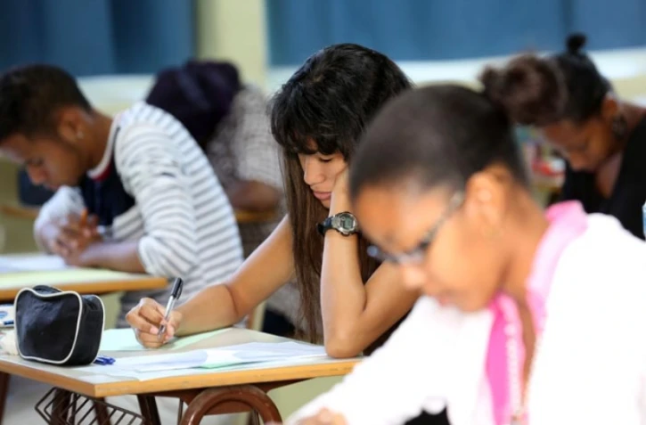 Lundi 18 Juin 2012
Baccalauréat 2012 au lycée Jean Hinglo au Port