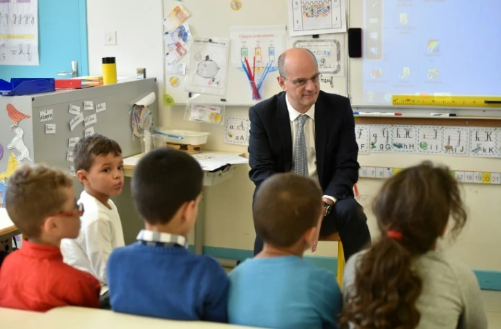Le ministre de l'Education Jean-Michel Blanquer visite une école élémentaire à Toulouse le 24 novembre 2017