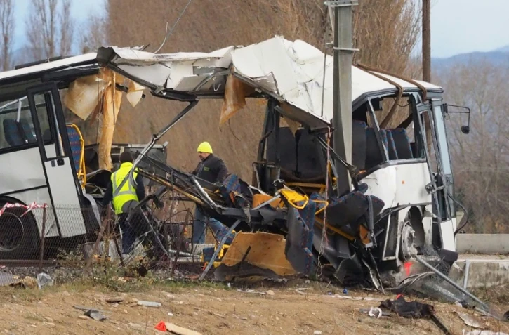 La carcasse du bus impliqué dans un accident avec un train régional à Millas, près de Perpignan, le 15 décembre 2017