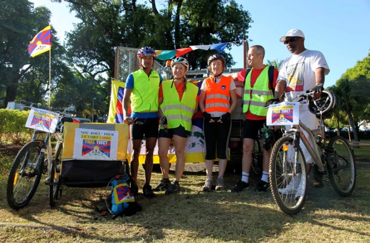 Vendredi 20 juillet 2012 - Tour de l'île à vélo en soutien à la cause tibétaine (Photo D.R.)