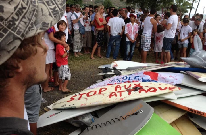 Jeudi 26 juillet 2012 - Les amoureux de la mer devant la préfecture