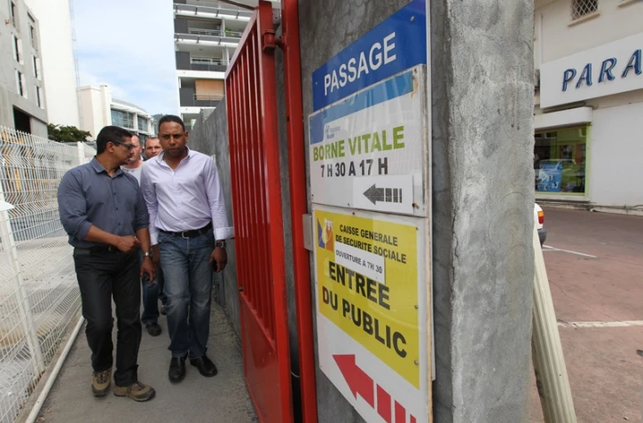 Mercredi 1er août 2012 - Mouvement de protestation des chefs d'entreprises en difficultés devant la caisse générale de sécurité sociale