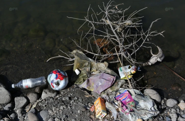 Déchets sur le sentier littoral Nord