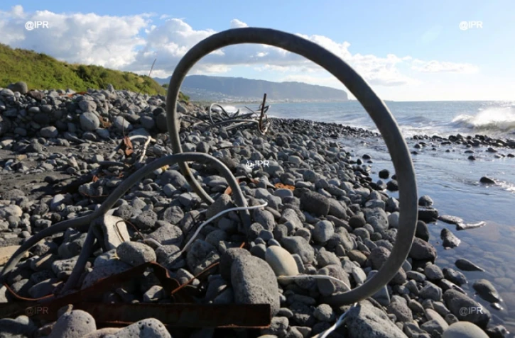 Déchets sur le sentier littoral Nord