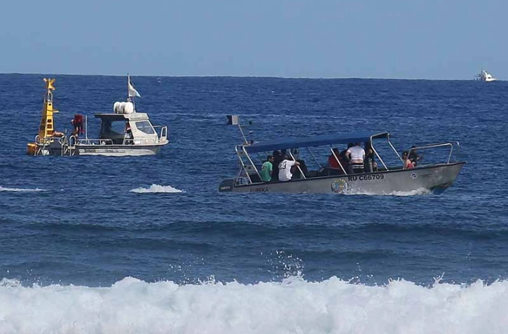Mardi 7 Aout 2012
Relevé de balise au large de Saint-Leu