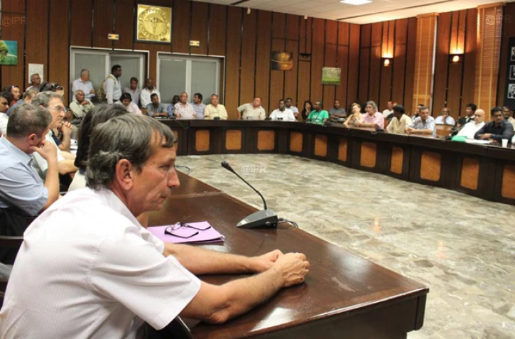 Jeudi 9 août 2012 - Réunion de travail avec le collectif Sauvons nos entreprise à la CCIR (Photo Christelle Belhote)