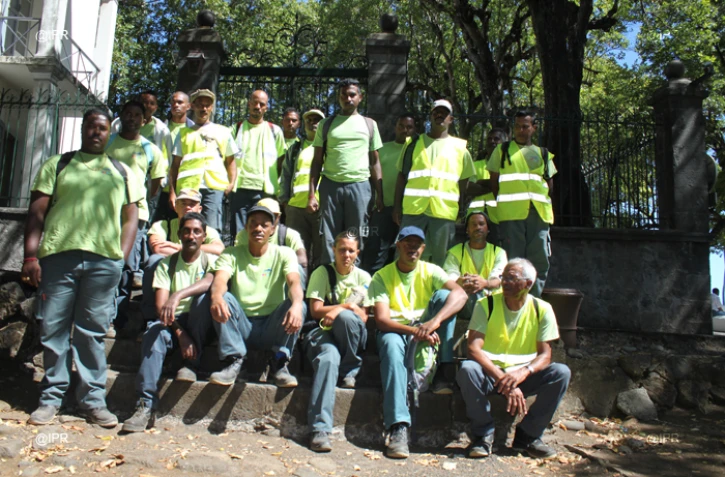 Lundi 13 Août 2012

Les associations devant la préfecture