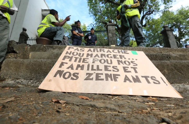 Jeudi 16 août 2012 - Manifestation des emplois verts devant la préfecture